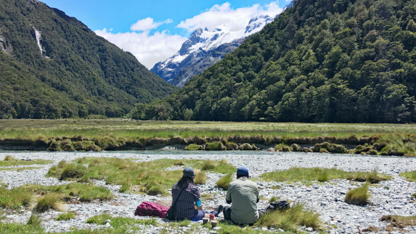 氷河を頂いた山々を見ながらのランチ